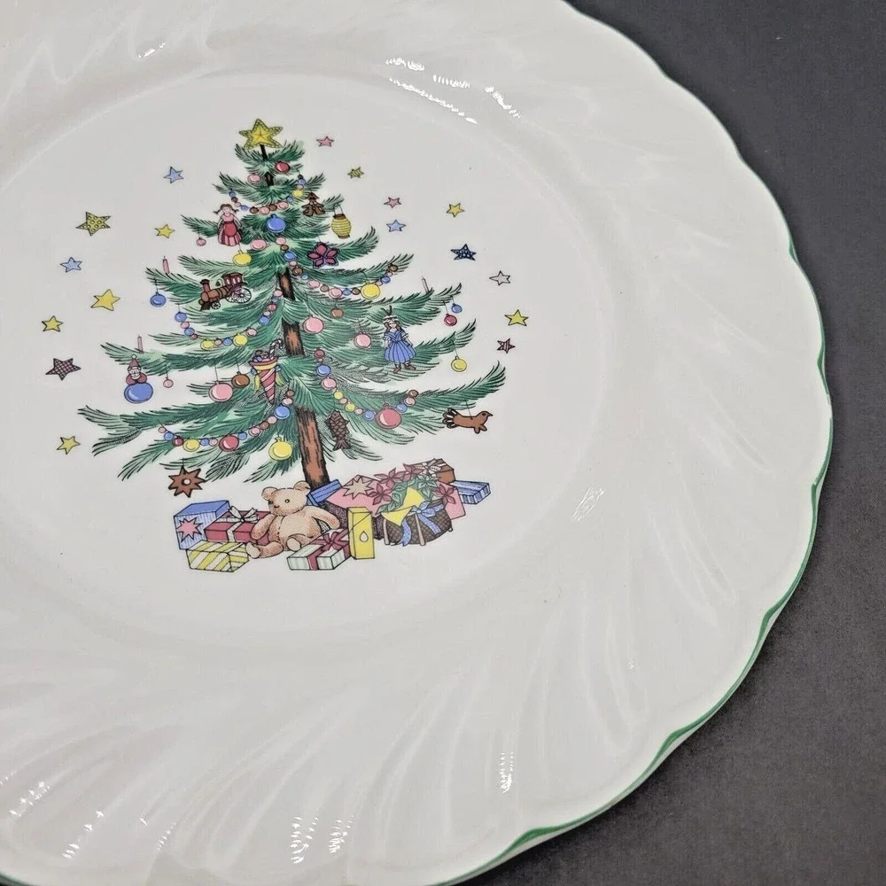 Nikko Happy Holidays Christmas Swirl Dinner Plates 10.75